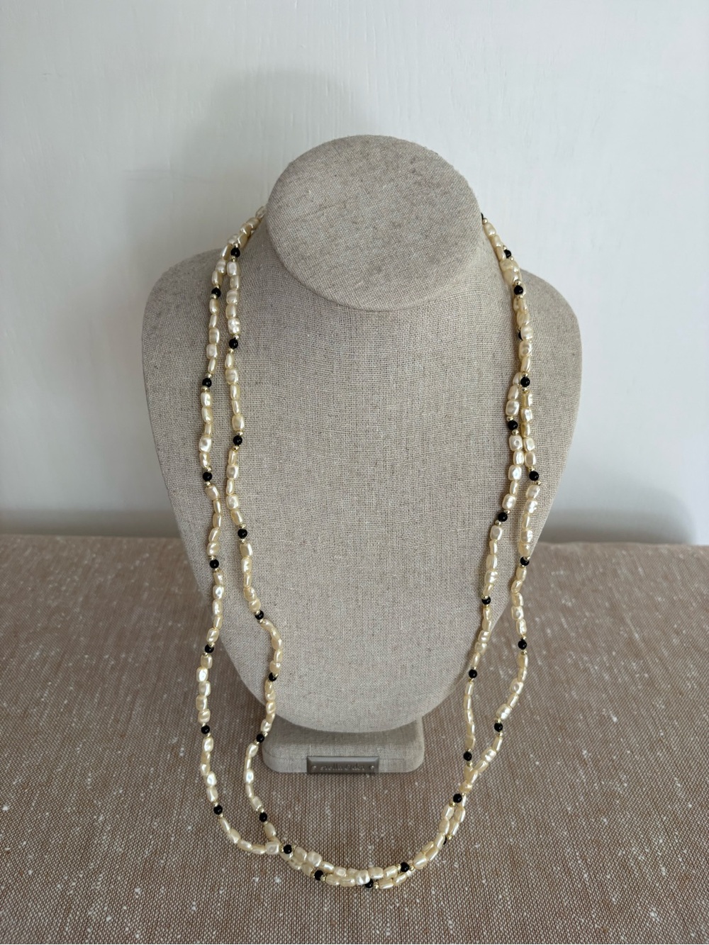 VTG Genuine Rice Pearls 30” Opera Necklace Luxury 10kt Gold & Black Onyx Beads